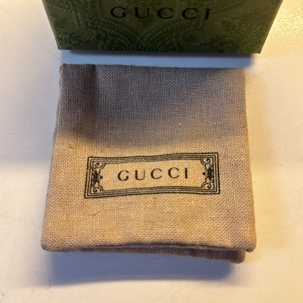 GUCCI GG AND BEE ENGRAVED RING - SIZE 21 FULL SET - Picture 3 of 7
